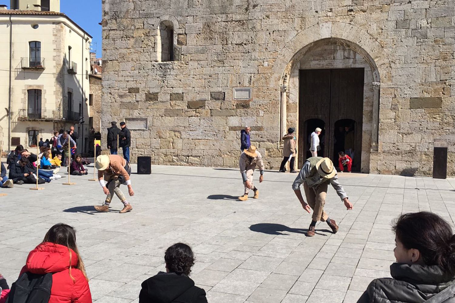 Comença l'Ona Expansiva del Sismògraf 2017 pels pobles de la Garrotxa Comença l'Ona Expansiva del Sismògraf 2017 pels pobles de la Garrotxa