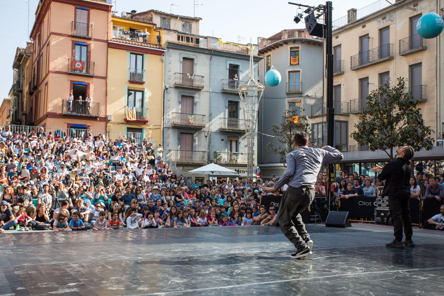 Vine al Sismògraf i et planifiquem un itinerari pensat especialment per a tu