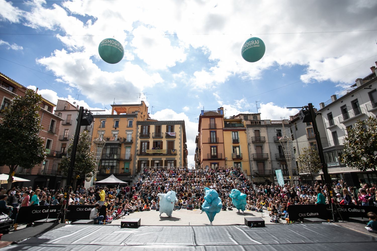La dansa s'escampa per tot Olot el dissabte del Sismògraf La dansa s'escampa per tot Olot el dissabte del Sismògraf