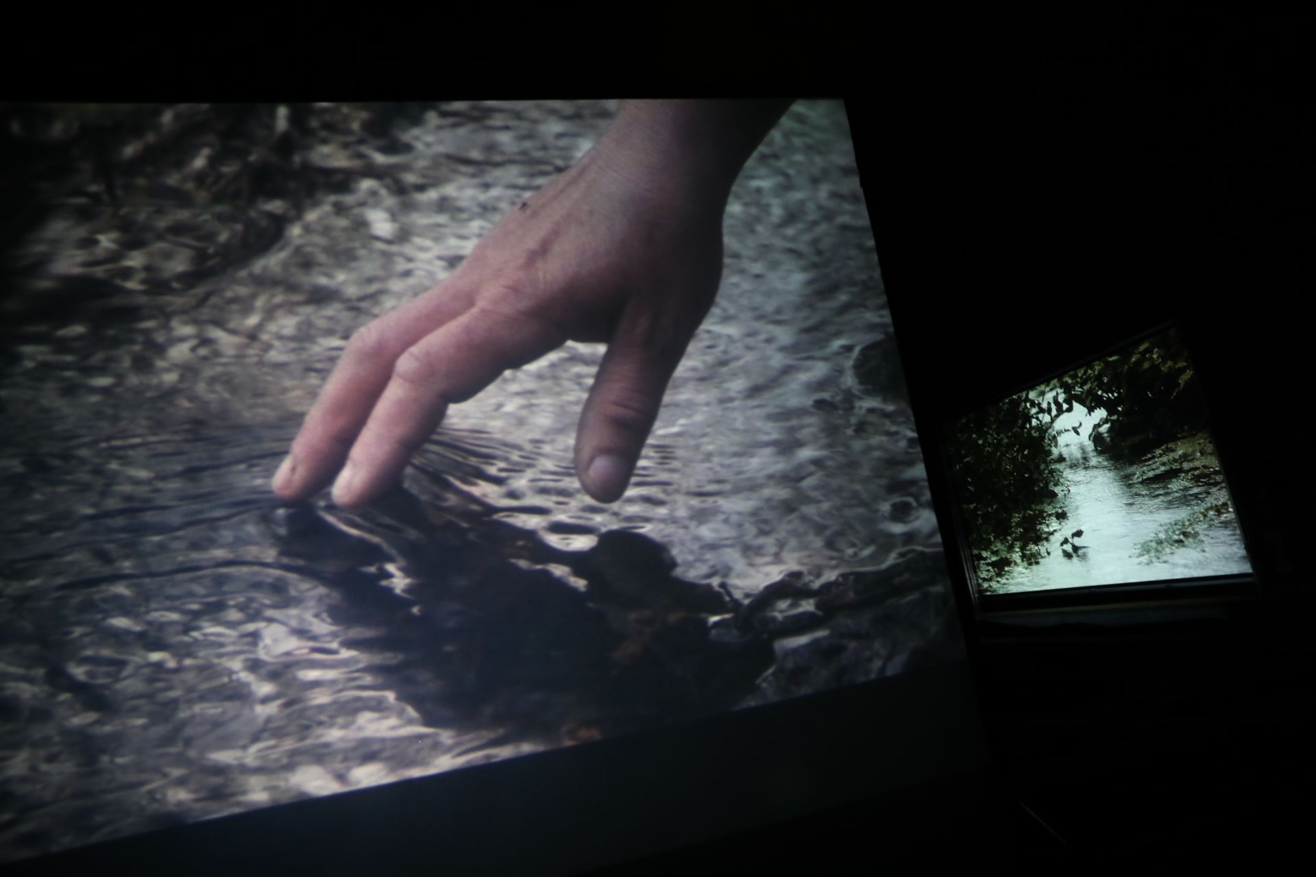 'A la intempèrie. Atendre un fora de temps' de Job Ramos i Fina Torres | © Martí Albesa