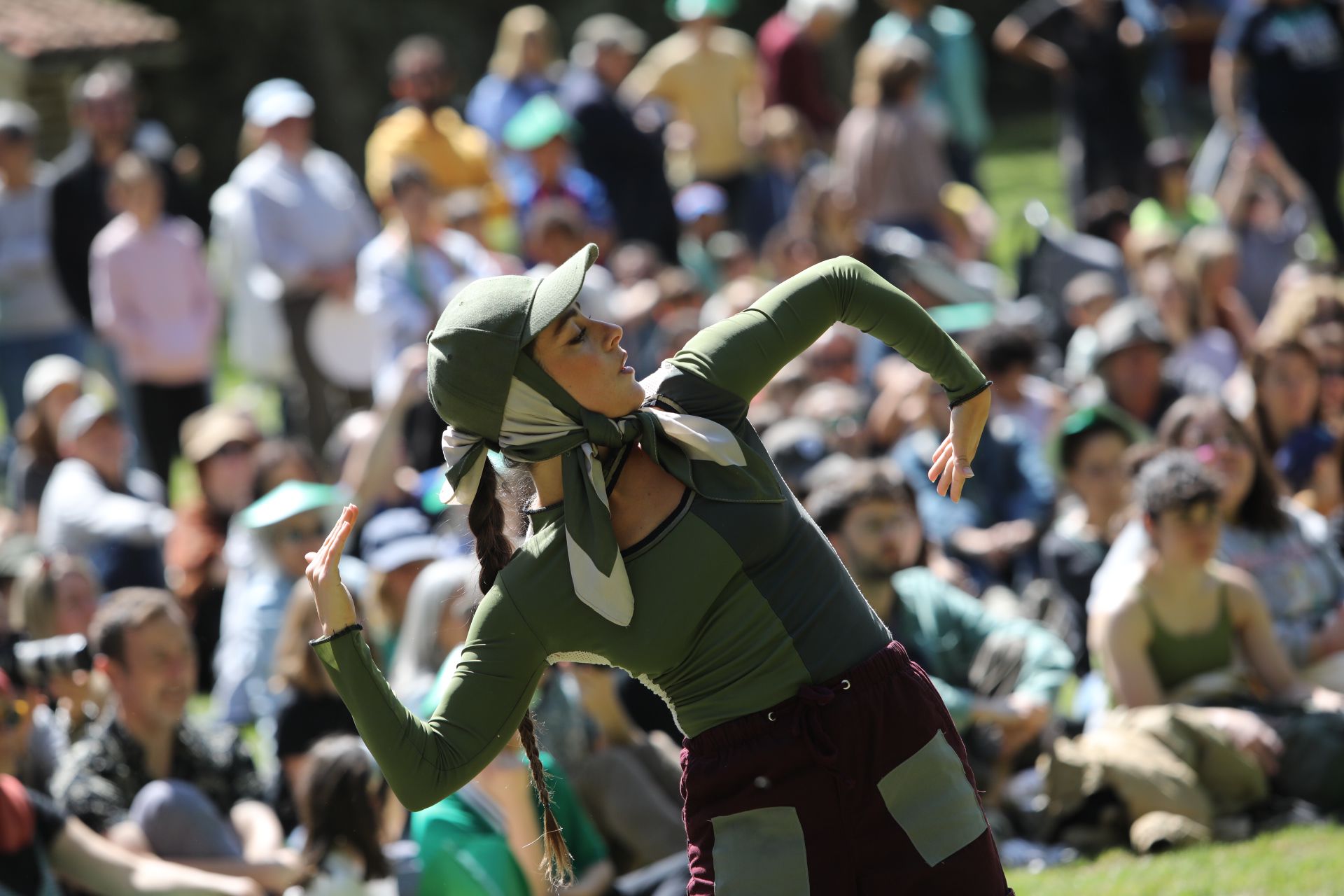 'En cuclillas' del Colectivo Premohs | © Martí Albesa