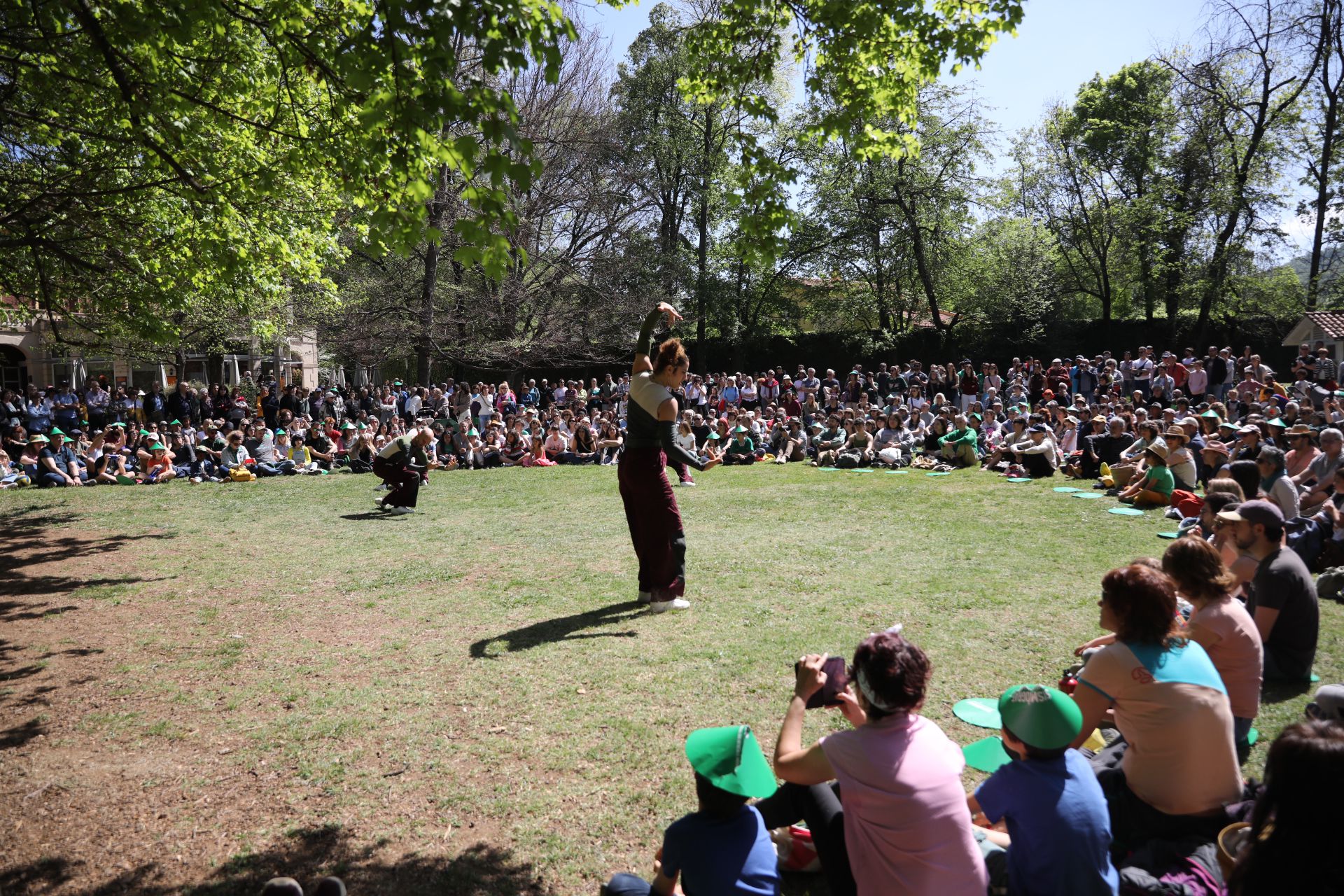'En cuclillas' del Colectivo Premohs | © Martí Albesa
