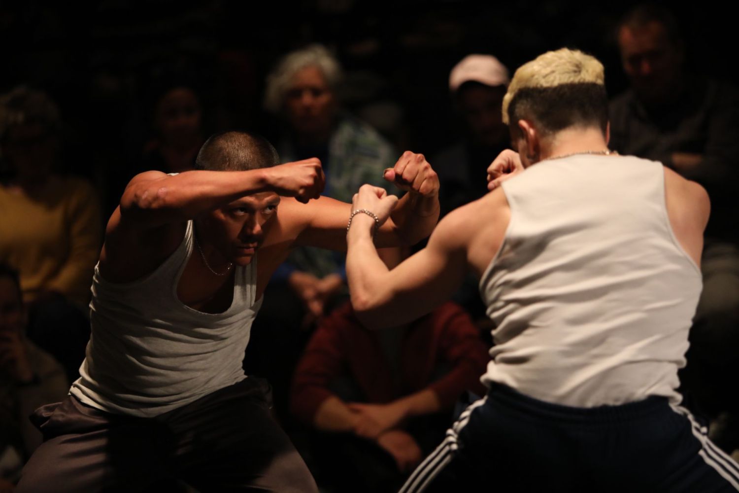 'Clinch' d'Àngel Duran Performing Arts | © Martí Albesa 'Clinch' d'Àngel Duran Performing Arts | © Martí Albesa